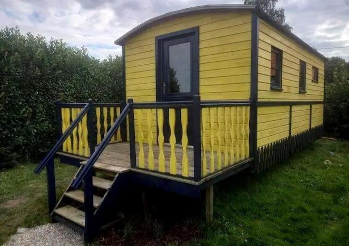 Villa Roulotte Et Jacuzzi De Rachel Au Domaine Du Reuze Winnezeele Exterior foto